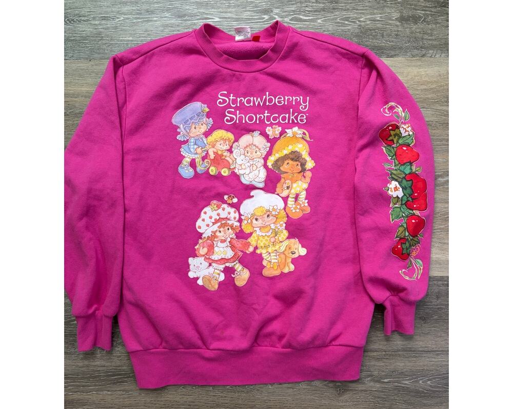 Strawberry Shortcake Graphic Sweatshirt Medium Pink Vintage Style Crewneck